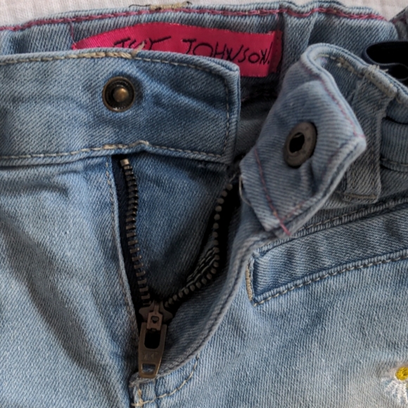 Betsy Johnson Distressed Flower Denim Shorts - Picture 5 of 11